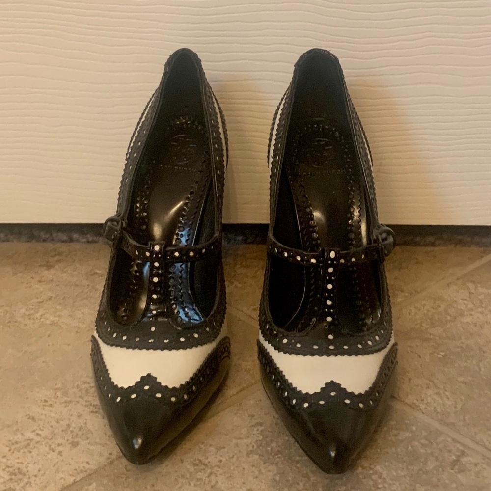 Tory Burch black and white Oxford heels